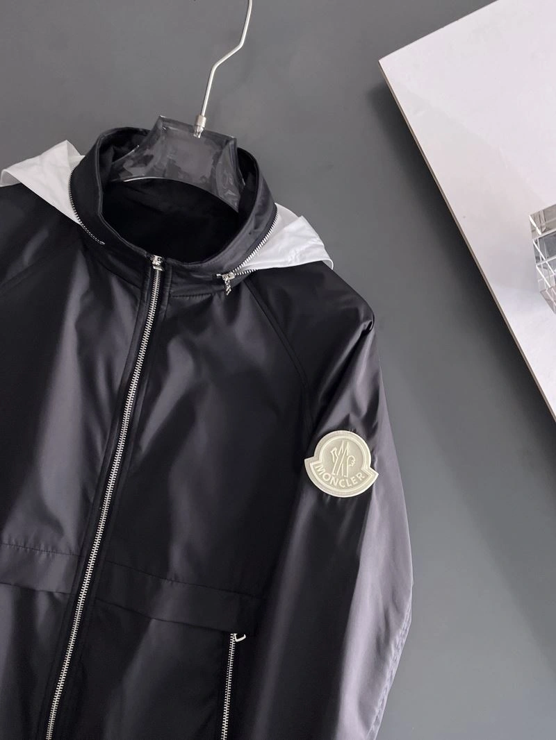 Resilient Moncler Outwear 142476