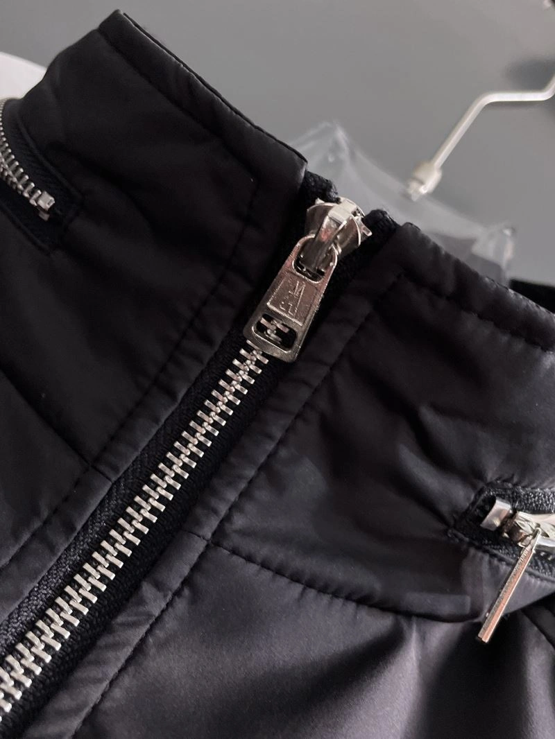 Resilient Moncler Outwear 142476