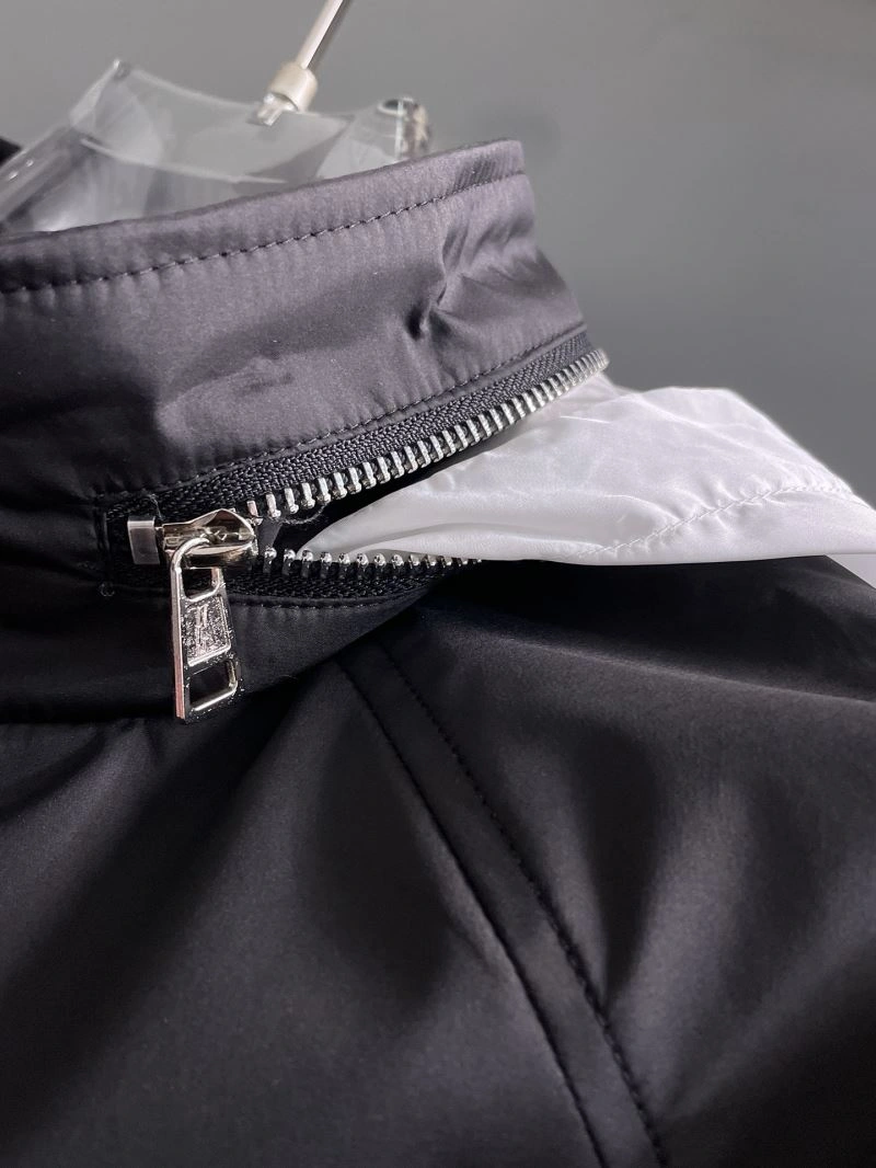 Resilient Moncler Outwear 142476