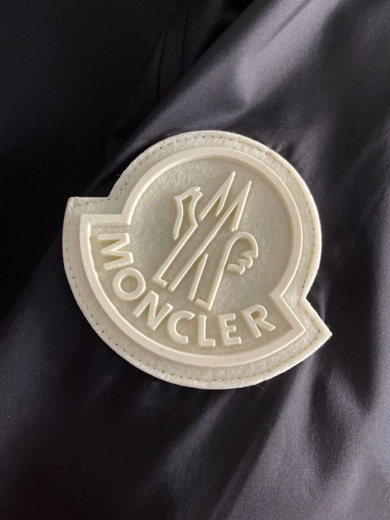 Resilient Moncler Outwear 142476