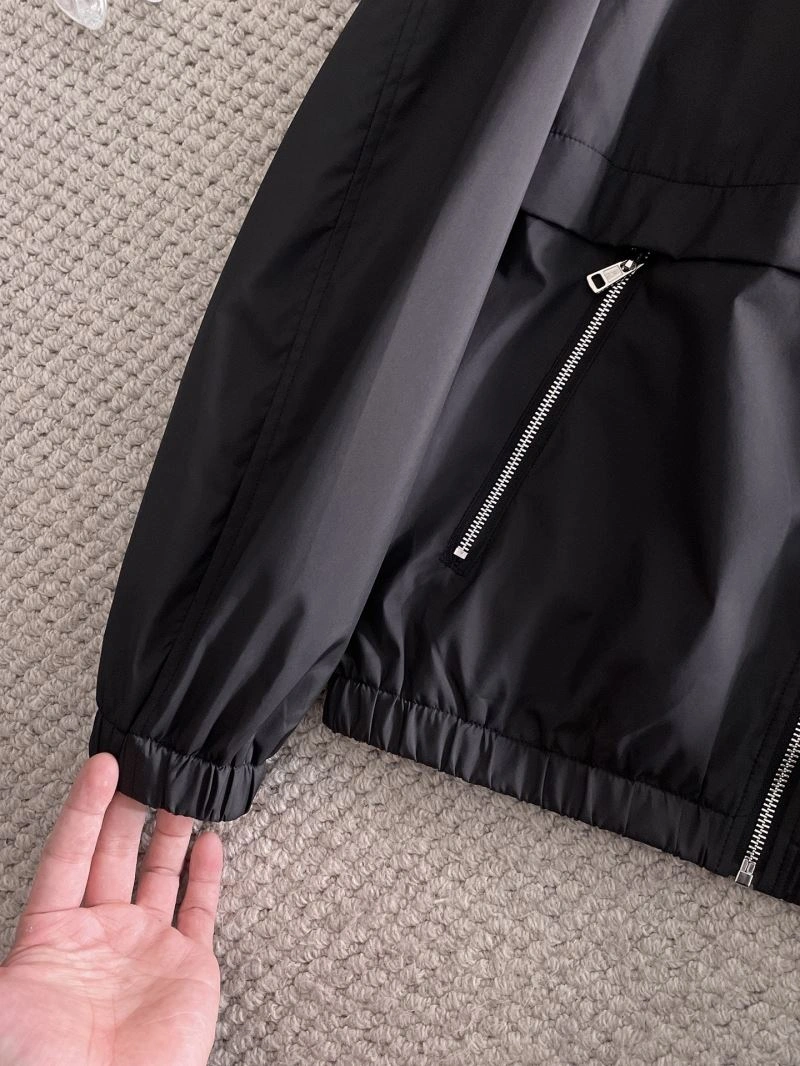 Resilient Moncler Outwear 142476