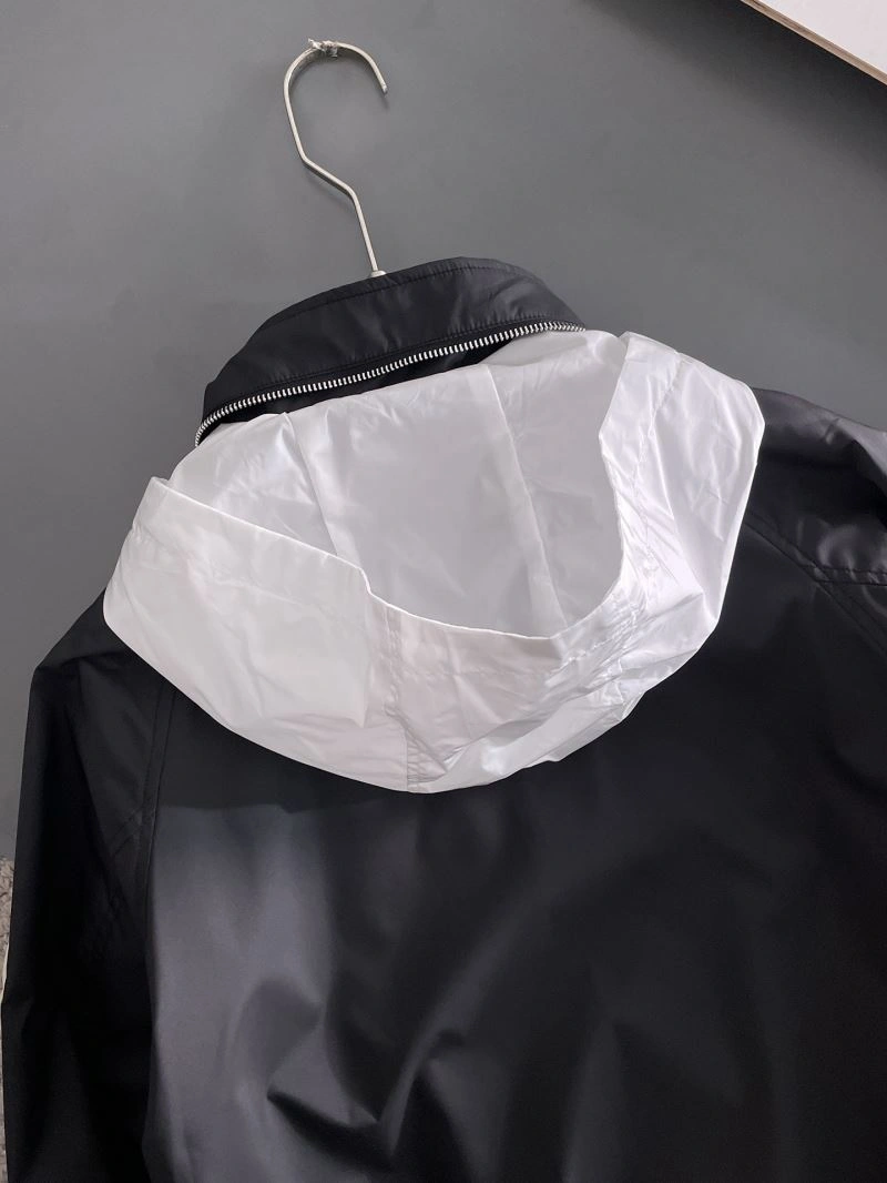 Resilient Moncler Outwear 142476