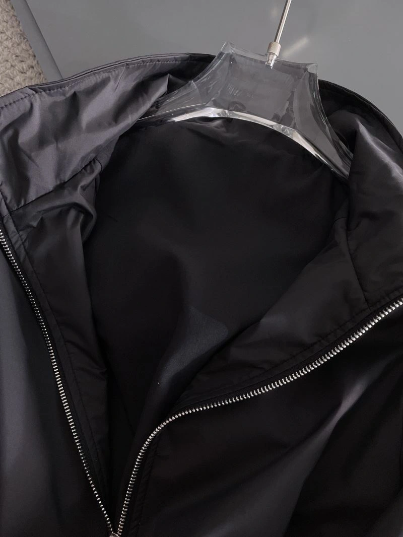 Resilient Moncler Outwear 142476