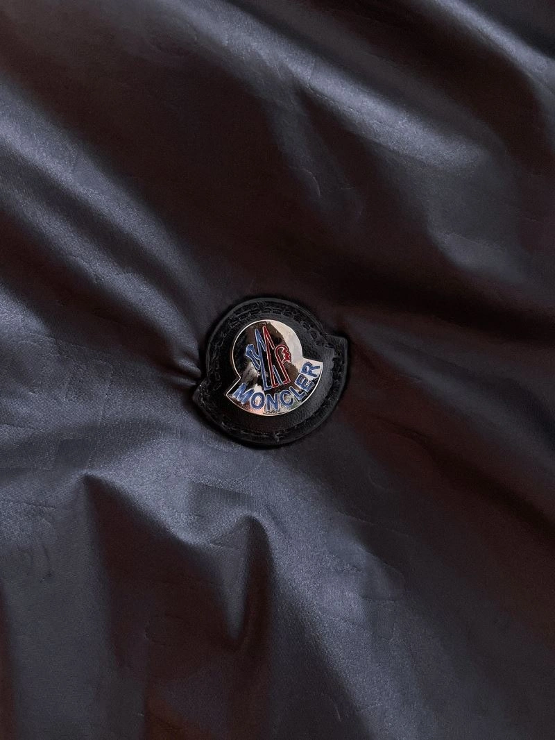 Resilient Moncler Outwear 142478