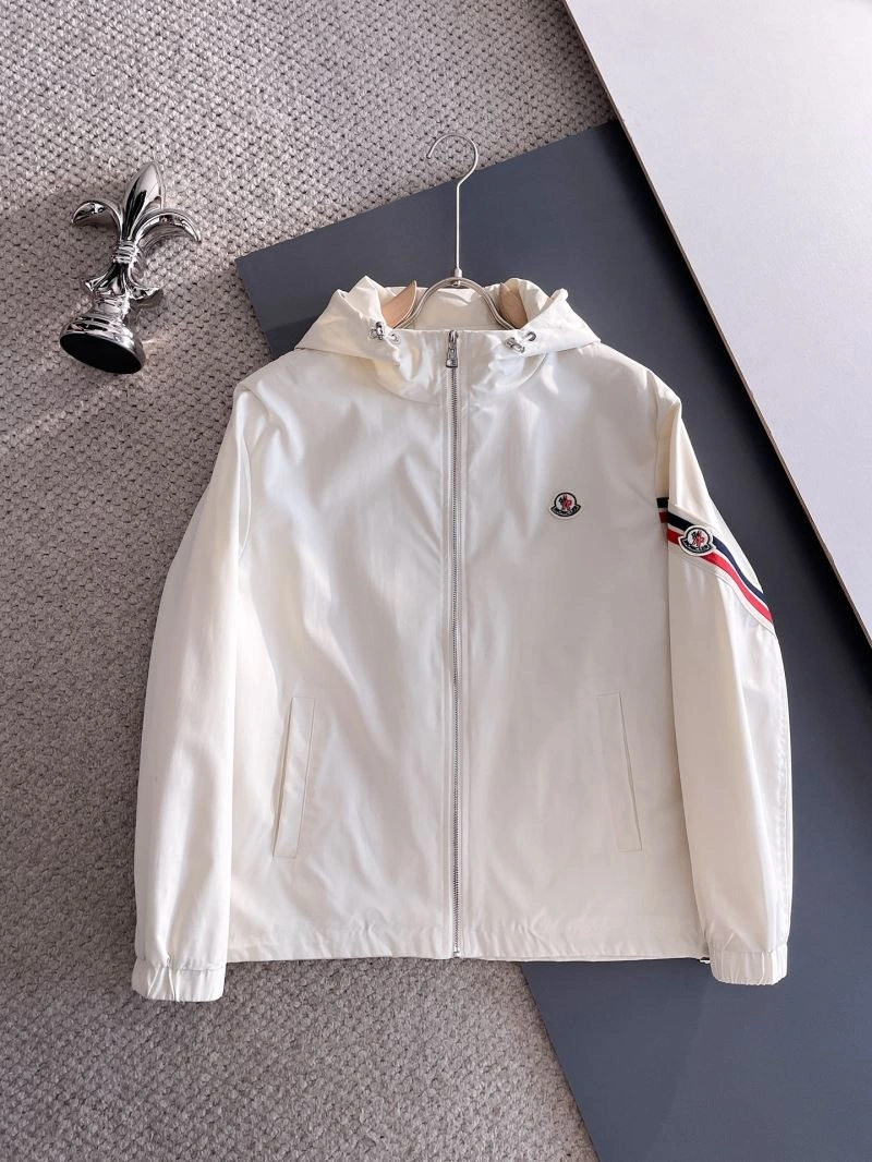 Moncler Outwear EasyMatch 142480