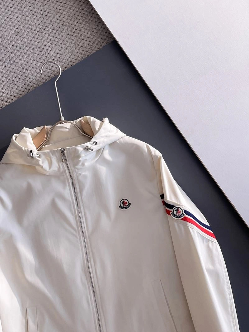 Moncler Outwear EasyMatch 142480