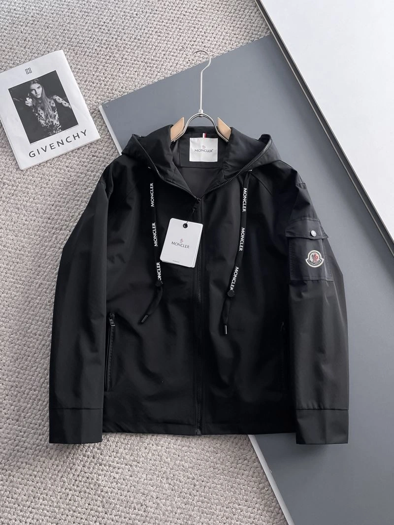 Classic Moncler Outwear 142469