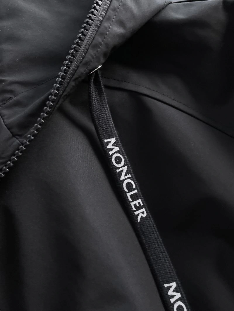 Classic Moncler Outwear 142469