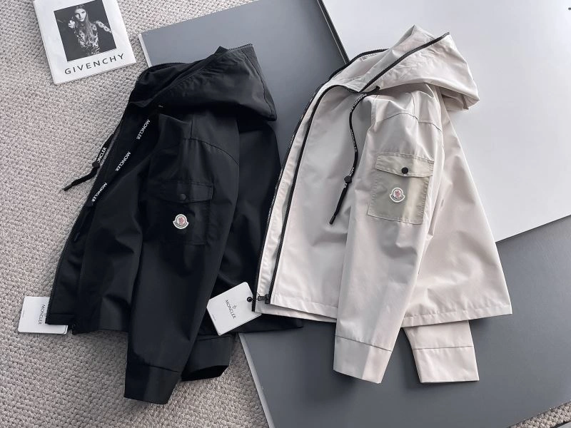 Classic Moncler Outwear 142469