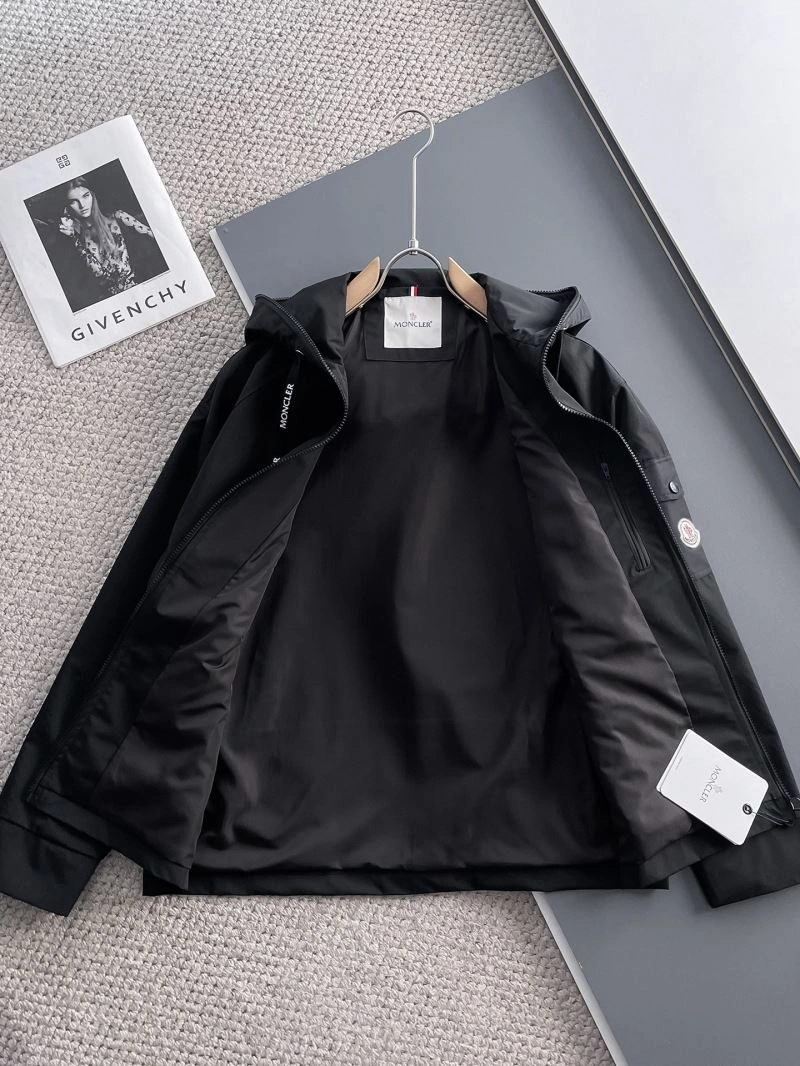 Classic Moncler Outwear 142469