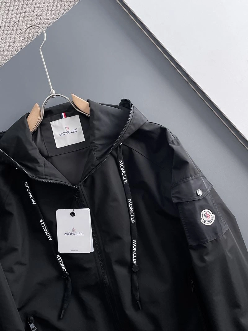 Classic Moncler Outwear 142469