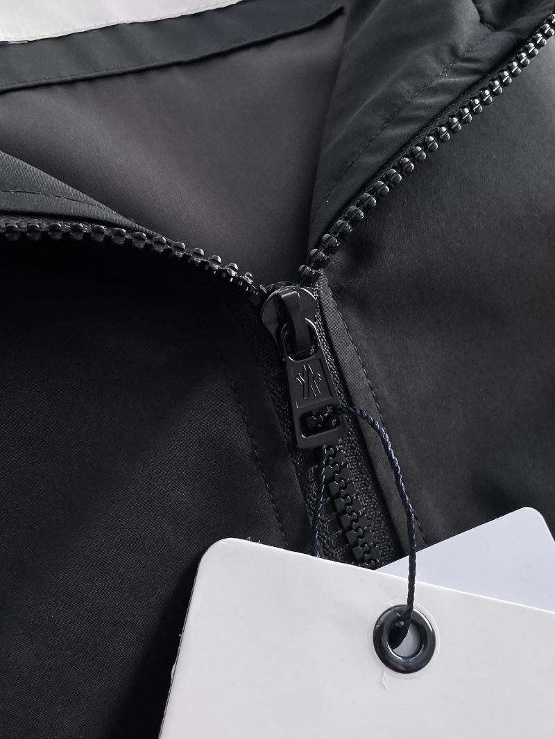 Classic Moncler Outwear 142469