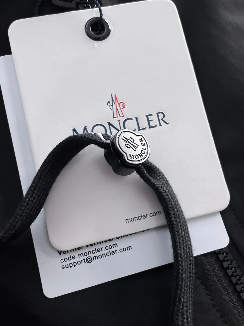 Classic Moncler Outwear 142469