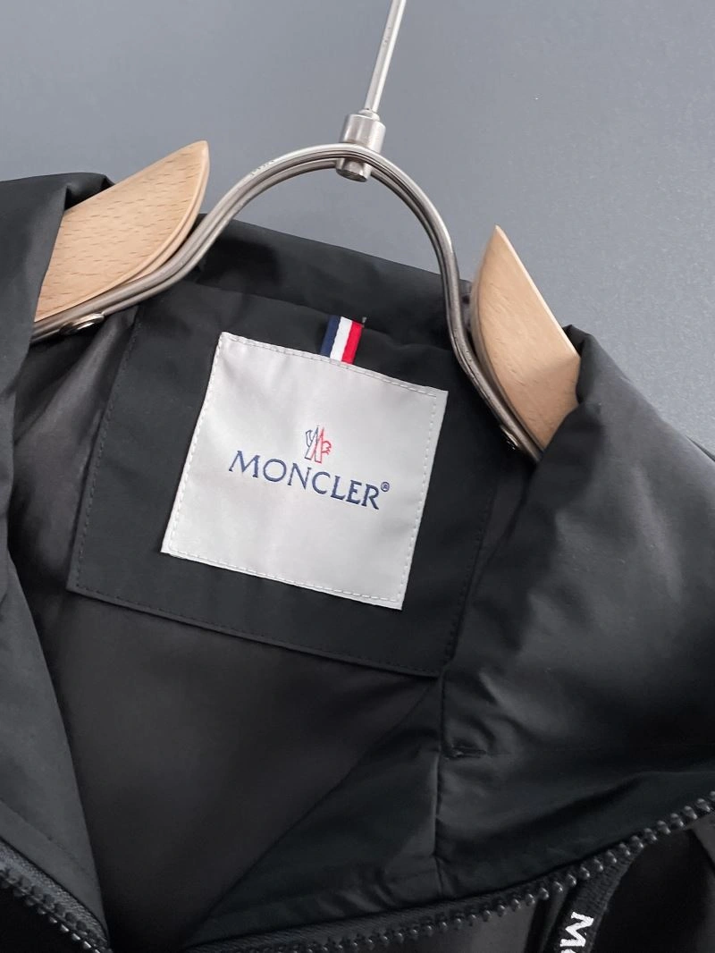 Classic Moncler Outwear 142469