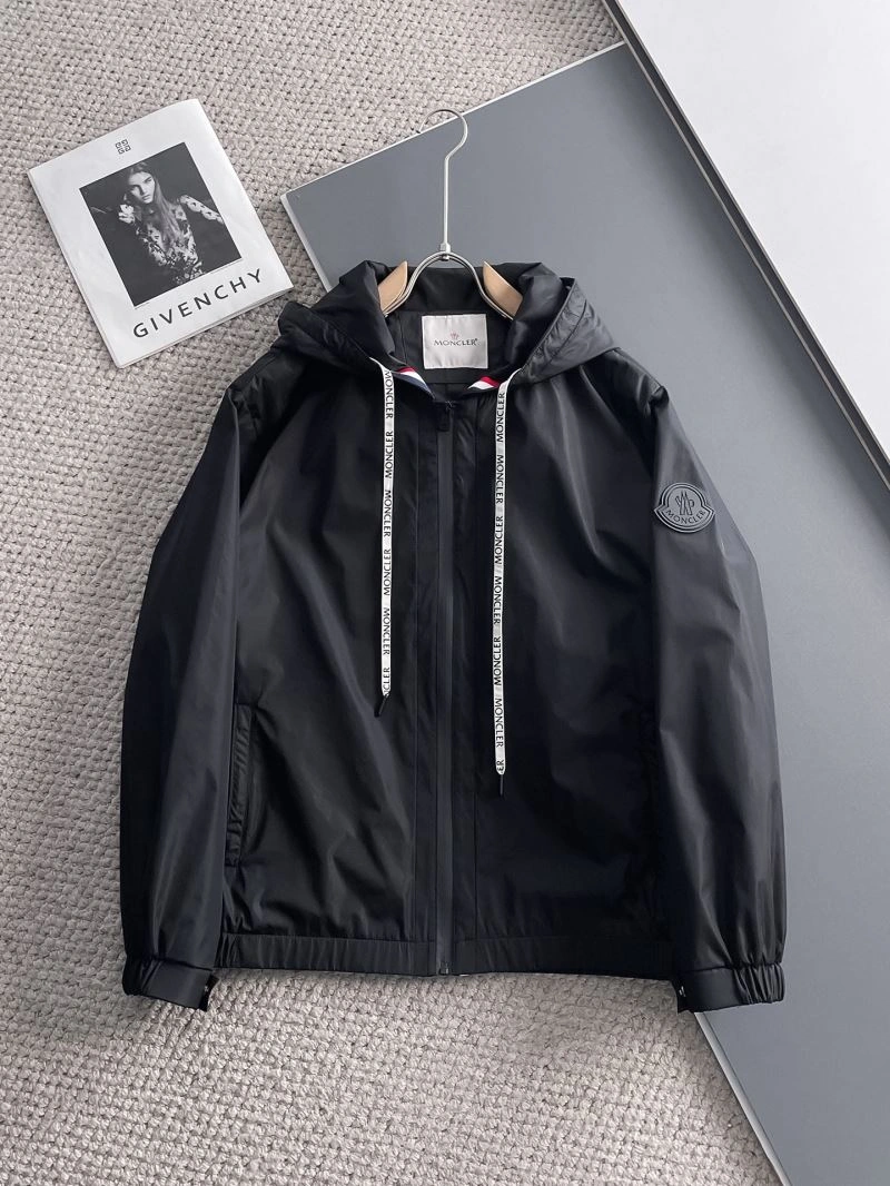 Moncler Outwear Snug 142465