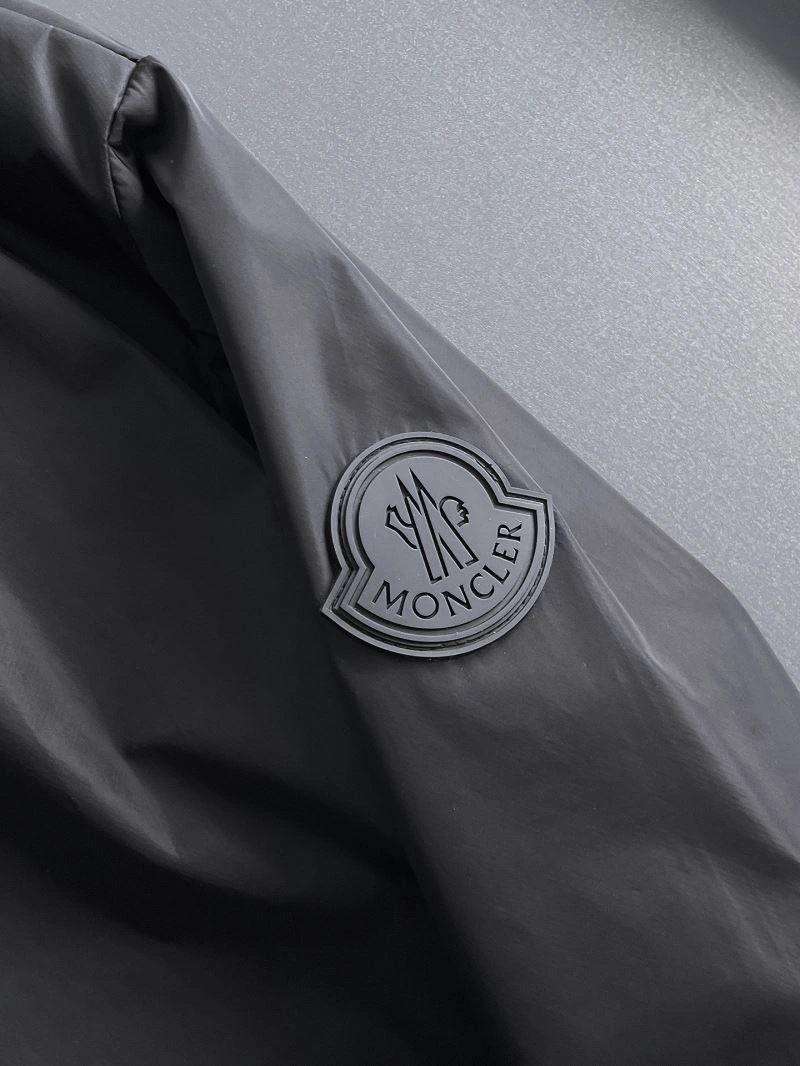 Moncler Outwear Snug 142465