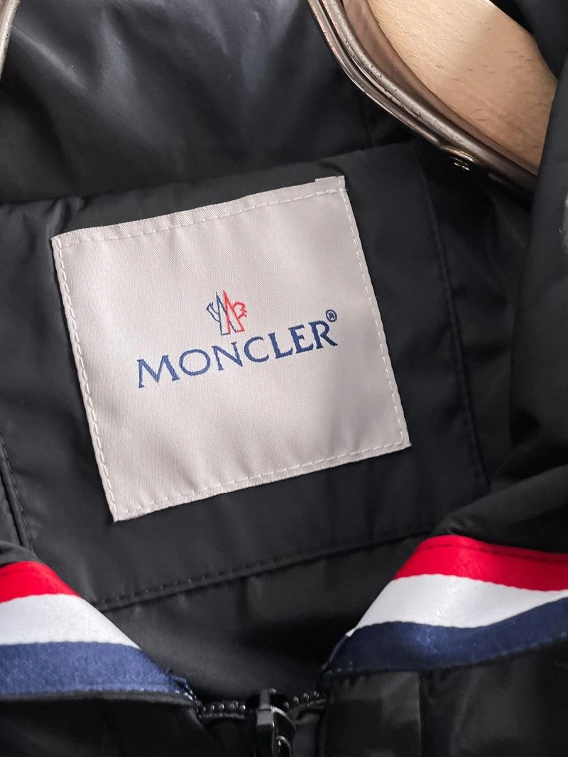 Moncler Outwear Snug 142465