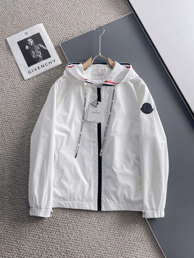 Moncler Outwear Compact 142467