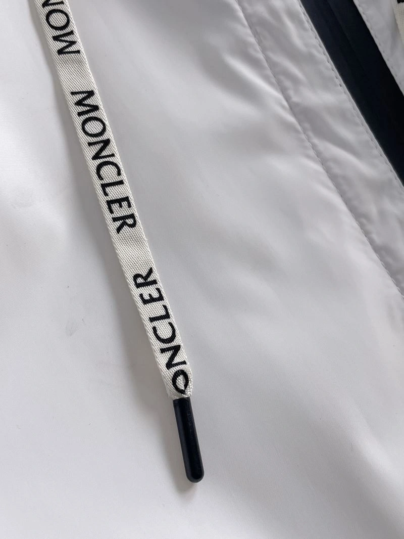 Moncler Outwear Compact 142467