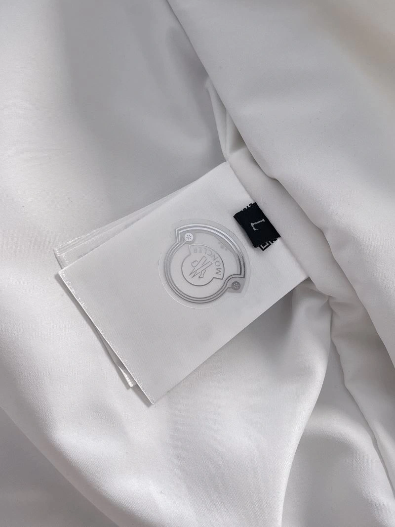 Moncler Outwear Compact 142467