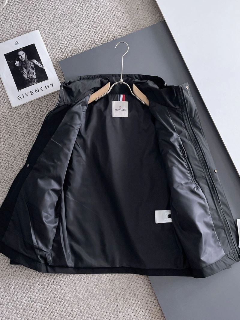 WaterResistant Moncler Outwear 142464