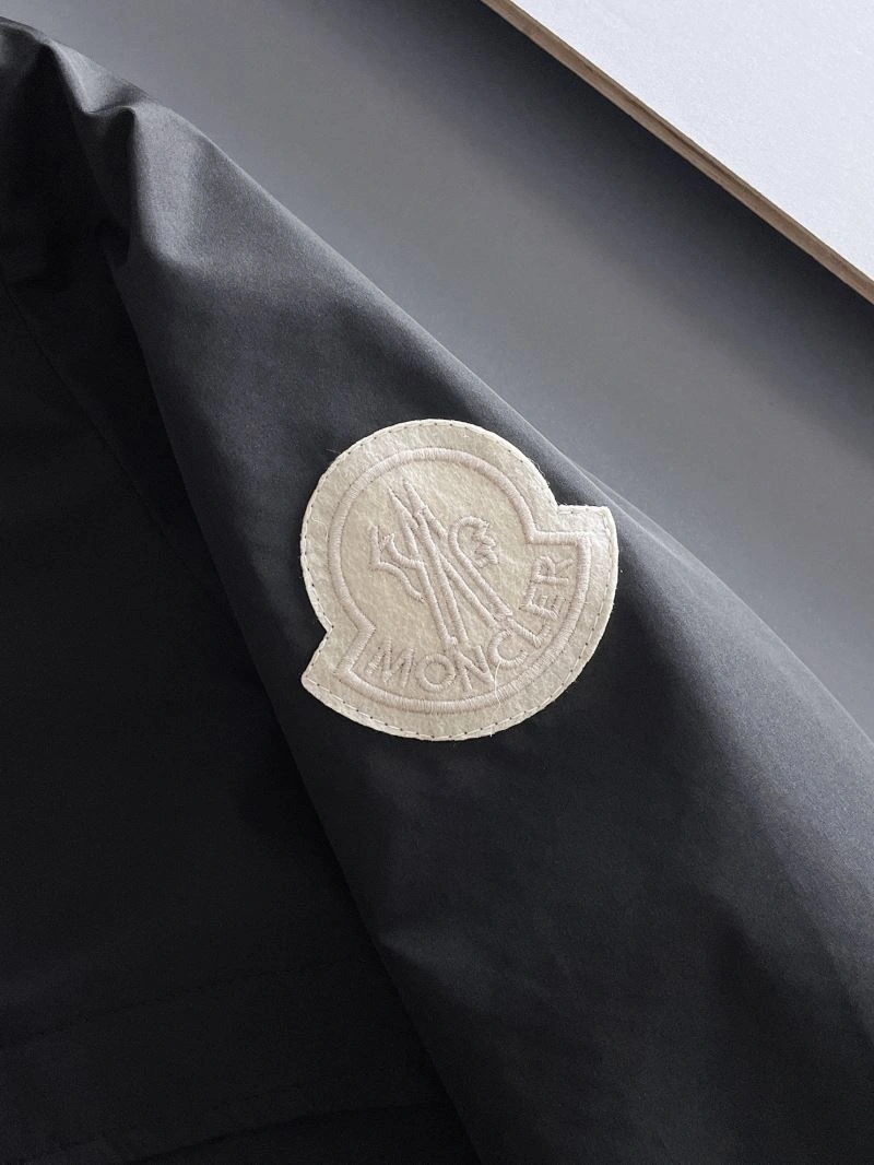 WaterResistant Moncler Outwear 142464