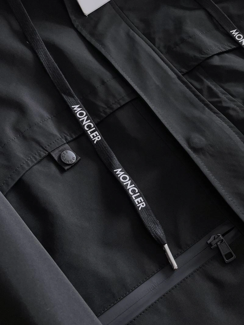WaterResistant Moncler Outwear 142464