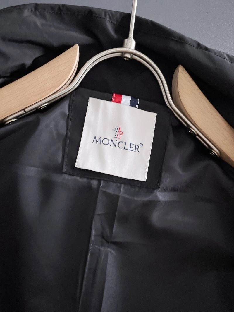 Seasonal Moncler Outwear 142461