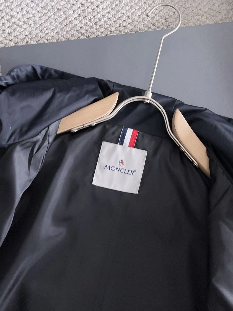 Comfortable Moncler Outwear 142463