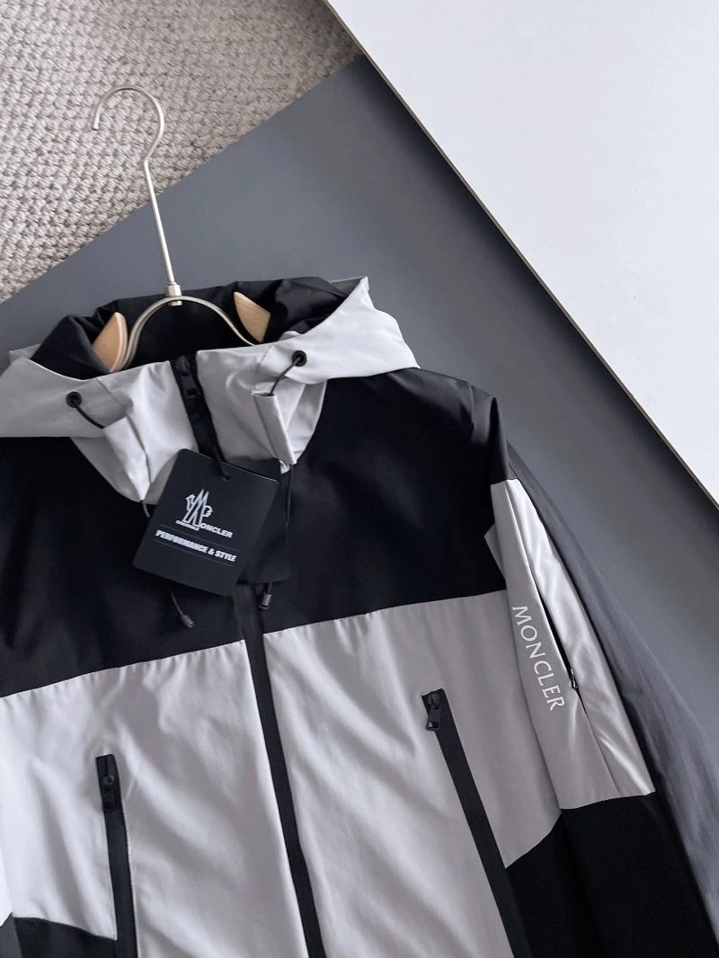 Moncler Outwear WaterResistant 142458