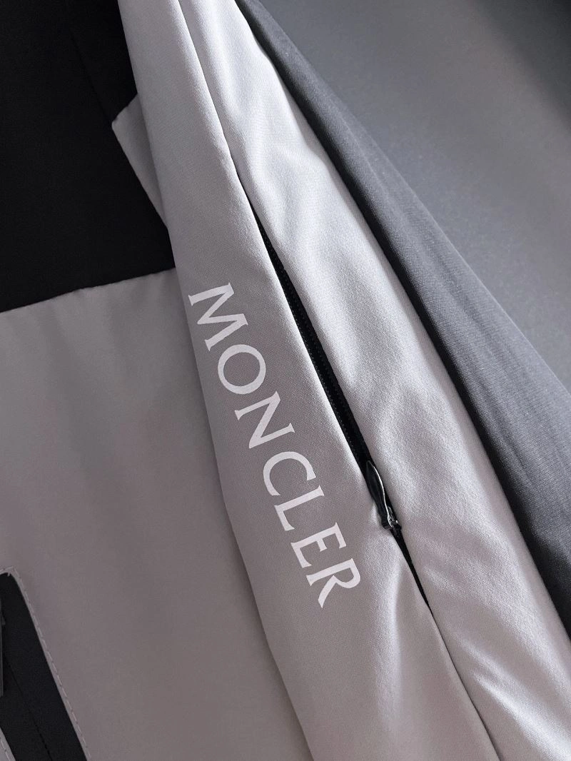 Moncler Outwear WaterResistant 142458