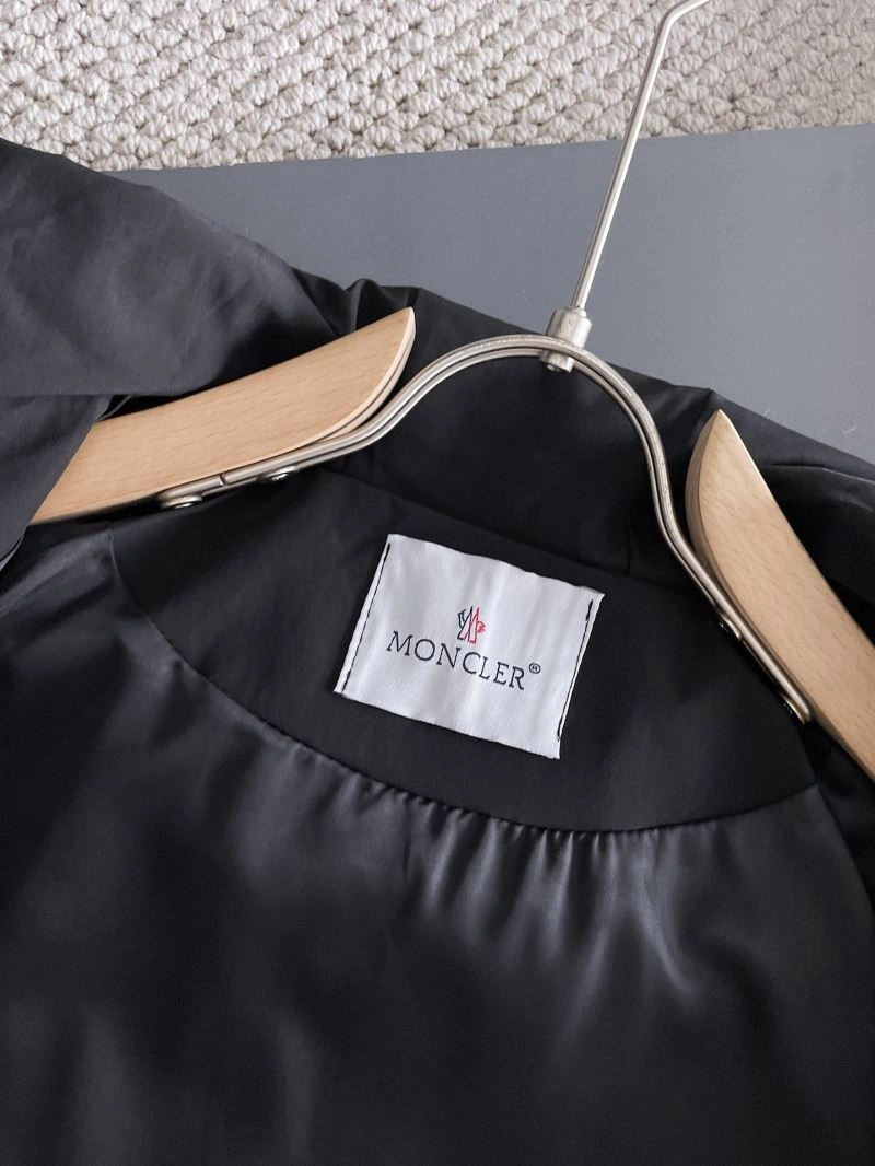 Moncler Outwear WaterResistant 142458