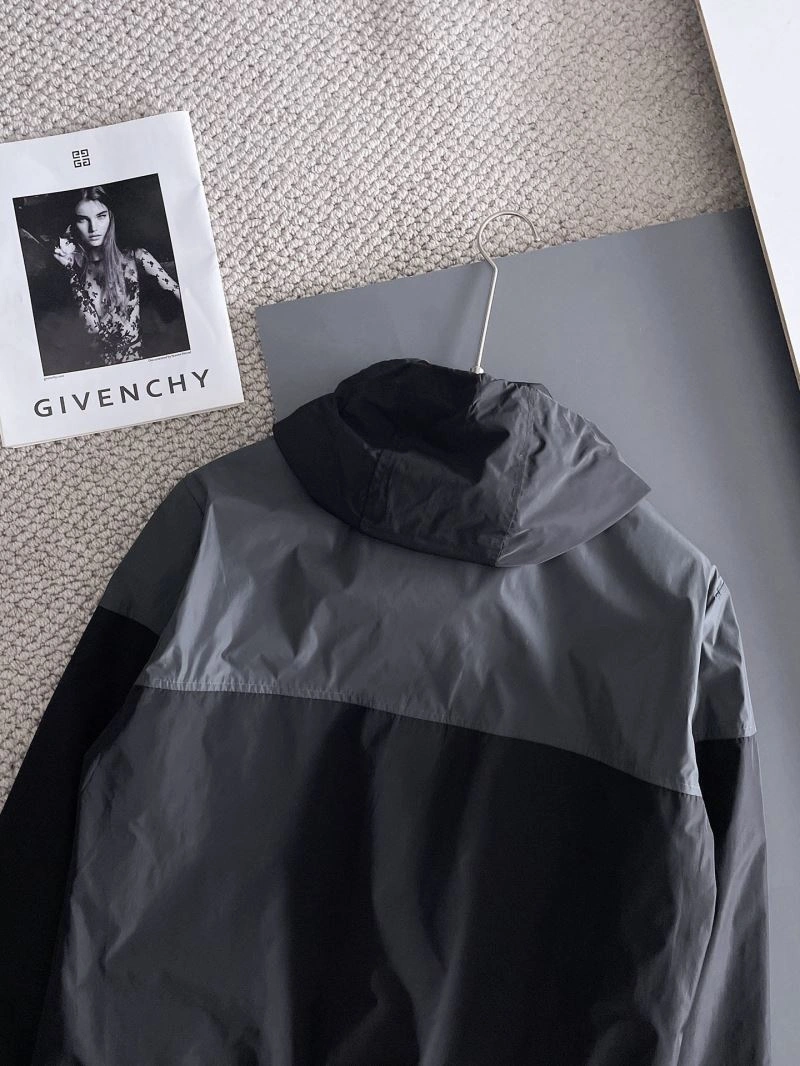 Moncler Outwear EasyMatch 142448