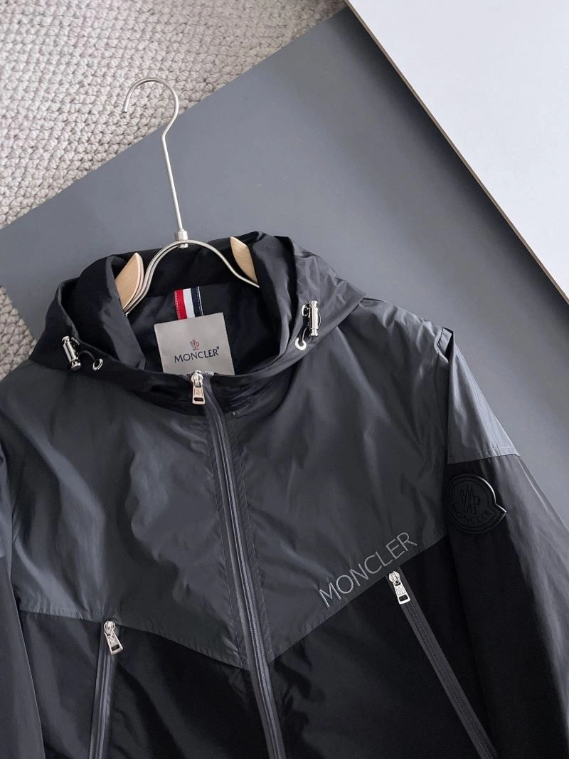Moncler Outwear EasyMatch 142448
