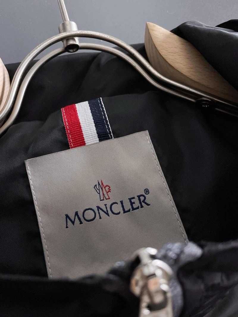 Moncler Outwear EasyMatch 142448