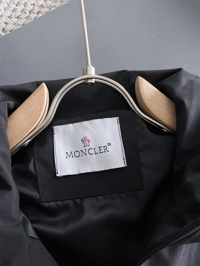 Moncler Outwear Youthful 142455