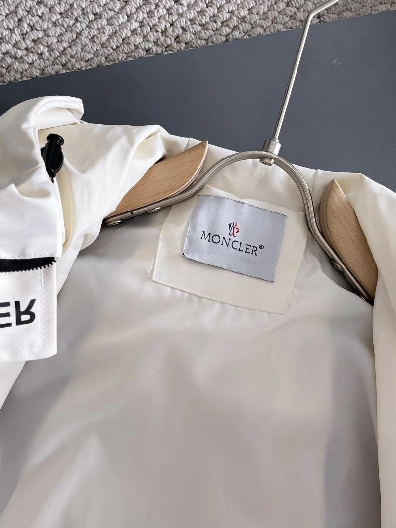 Unisex Moncler Outwear 142451