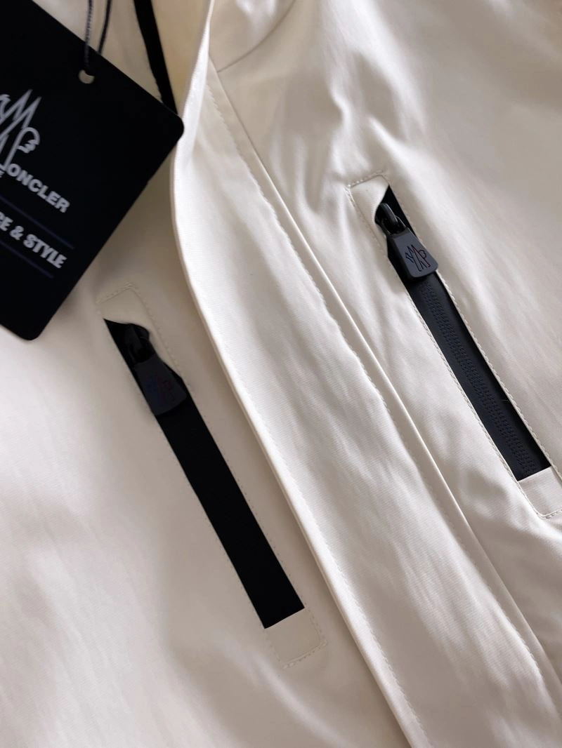 Flexible Moncler Outwear 142454