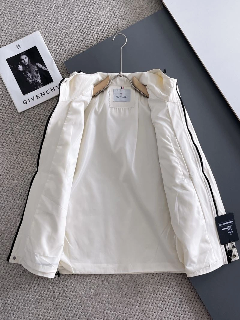 Flexible Moncler Outwear 142454