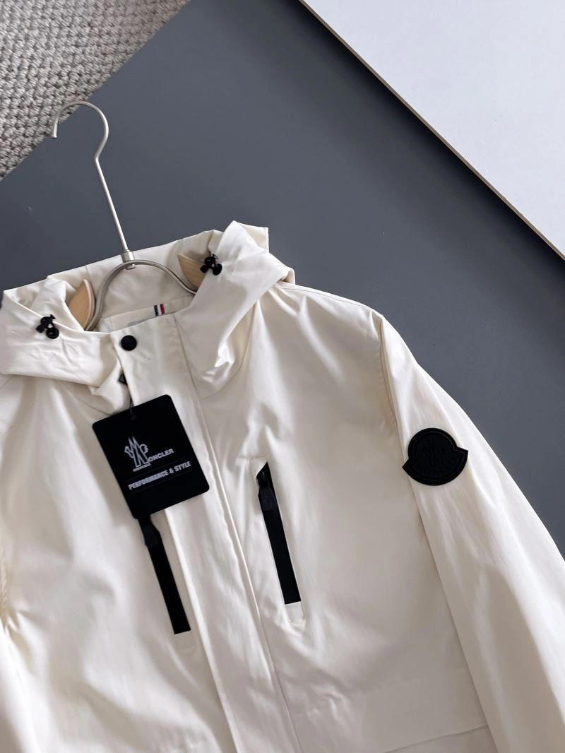 Flexible Moncler Outwear 142454