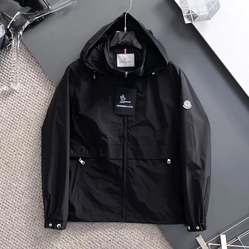 Resilient Moncler Outwear 142447