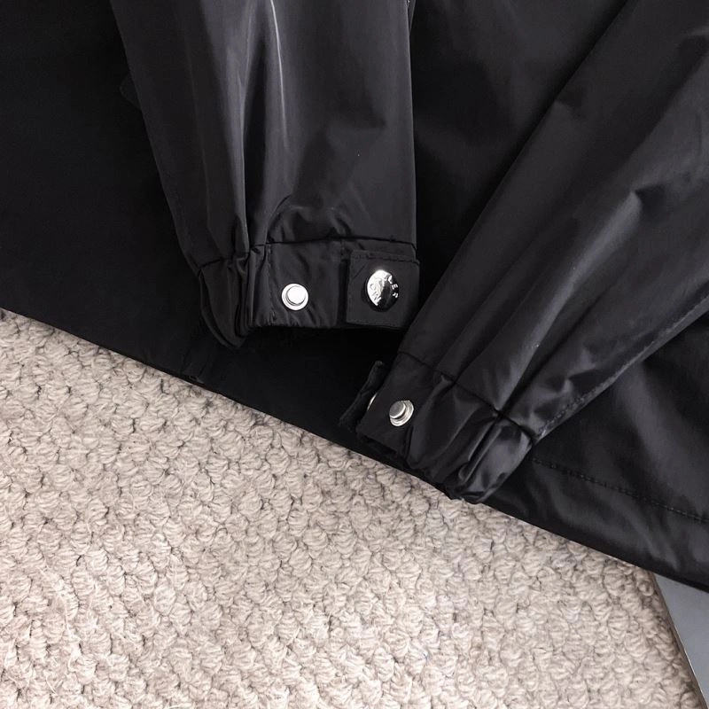 Resilient Moncler Outwear 142447