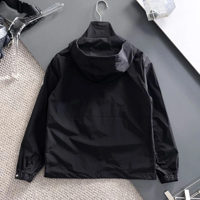 Resilient Moncler Outwear 142447