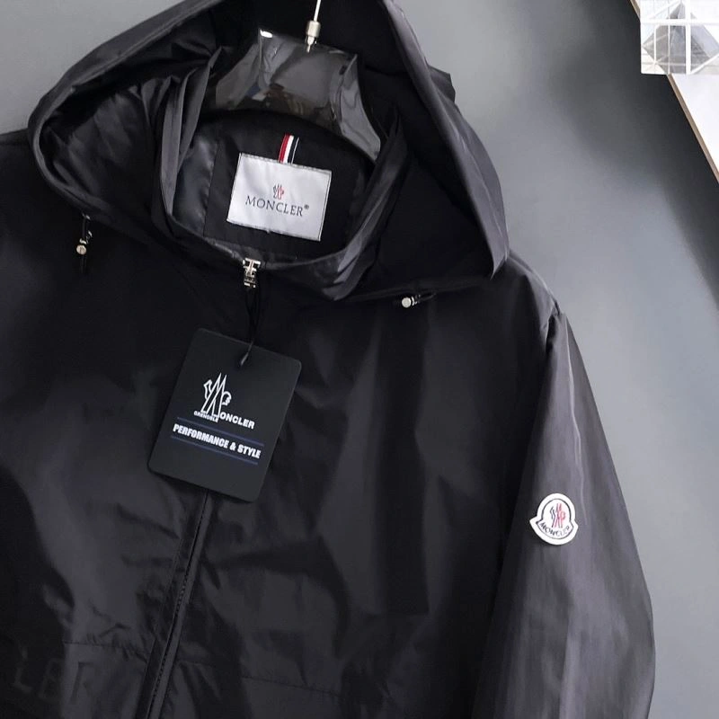 Resilient Moncler Outwear 142447