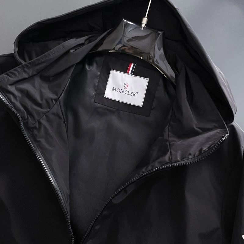 Resilient Moncler Outwear 142447