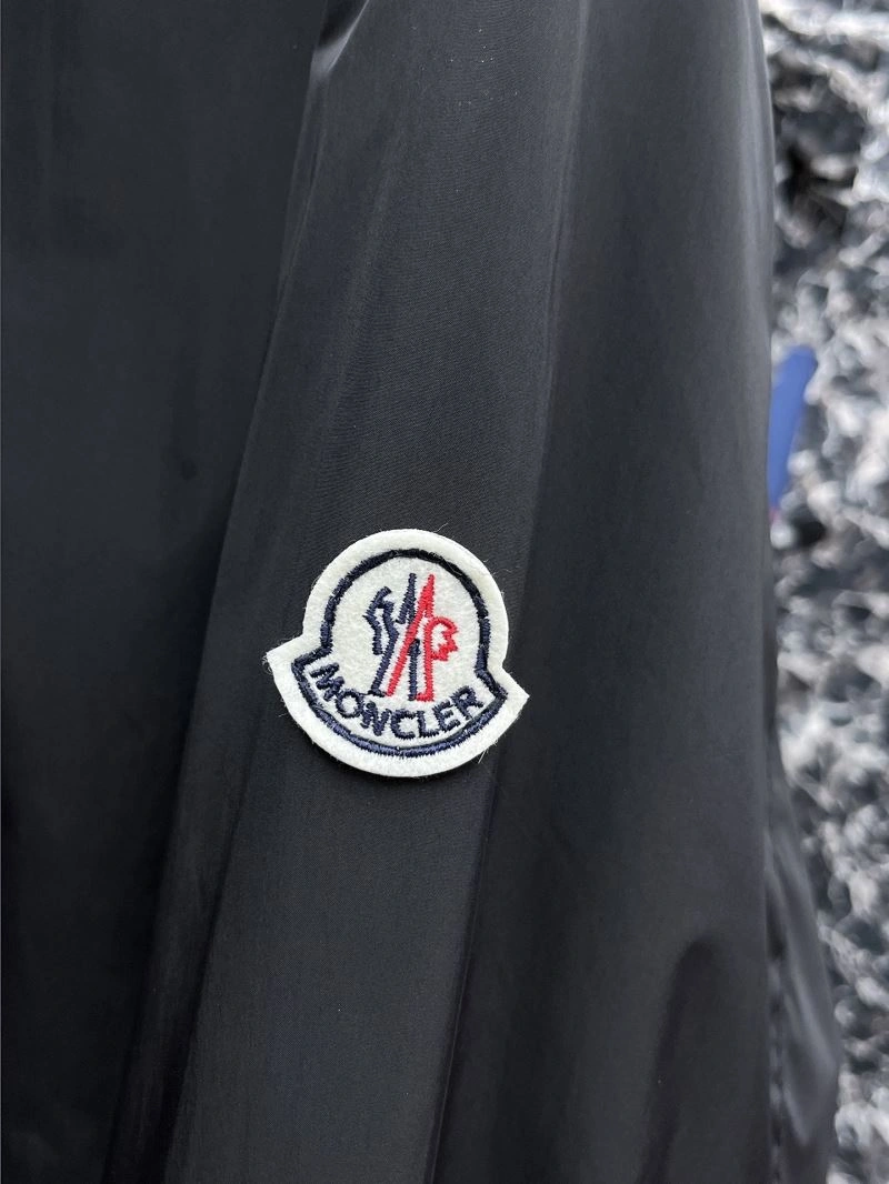 Resilient Moncler Outwear 142447