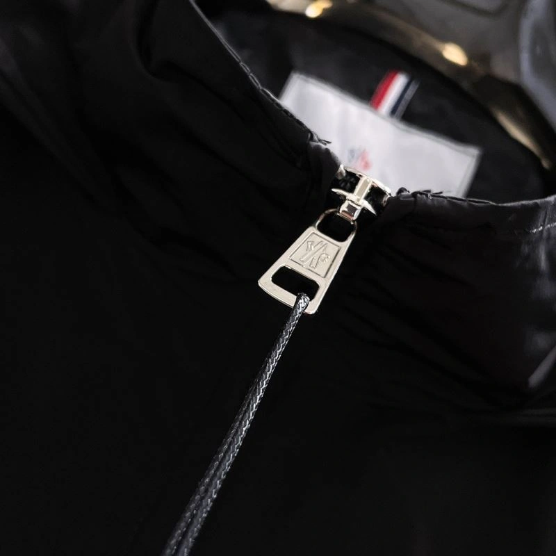 Resilient Moncler Outwear 142447