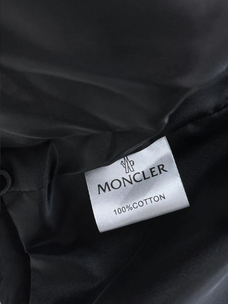 Resilient Moncler Outwear 142447