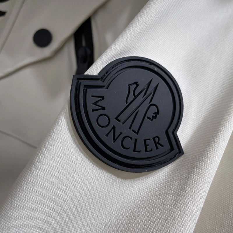 Soft Moncler Outwear 142443