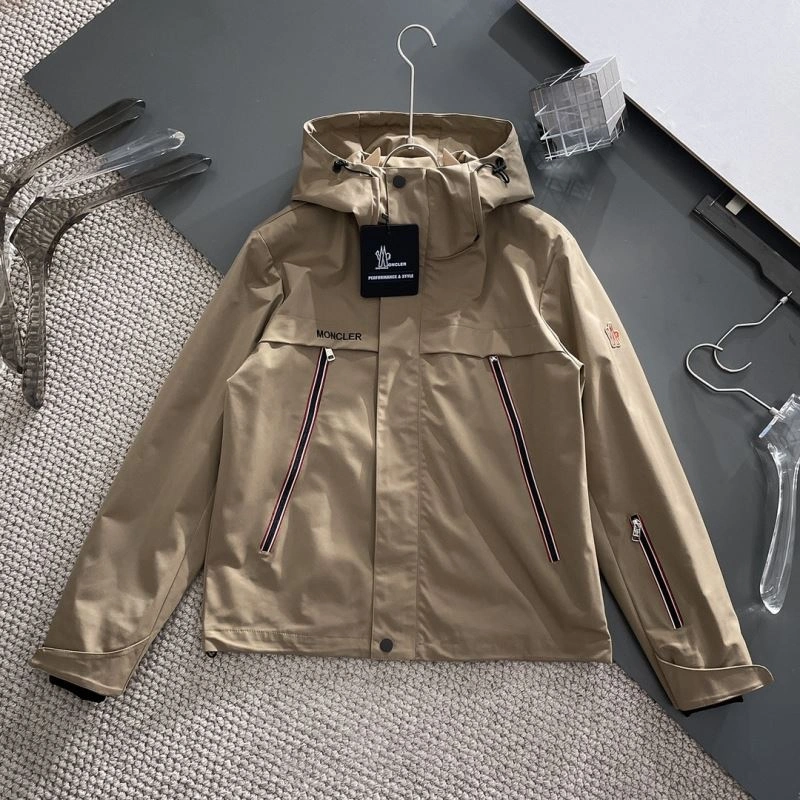 Bright Moncler Outwear 142437